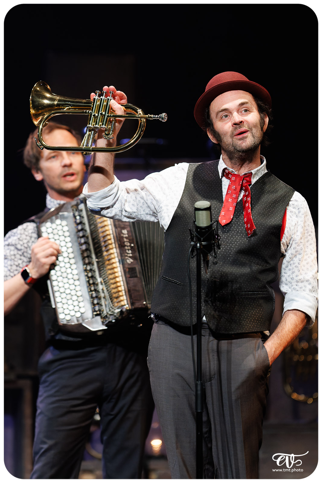 NOS COURSES FOLLES - LES FOUTEURS DE JOIE